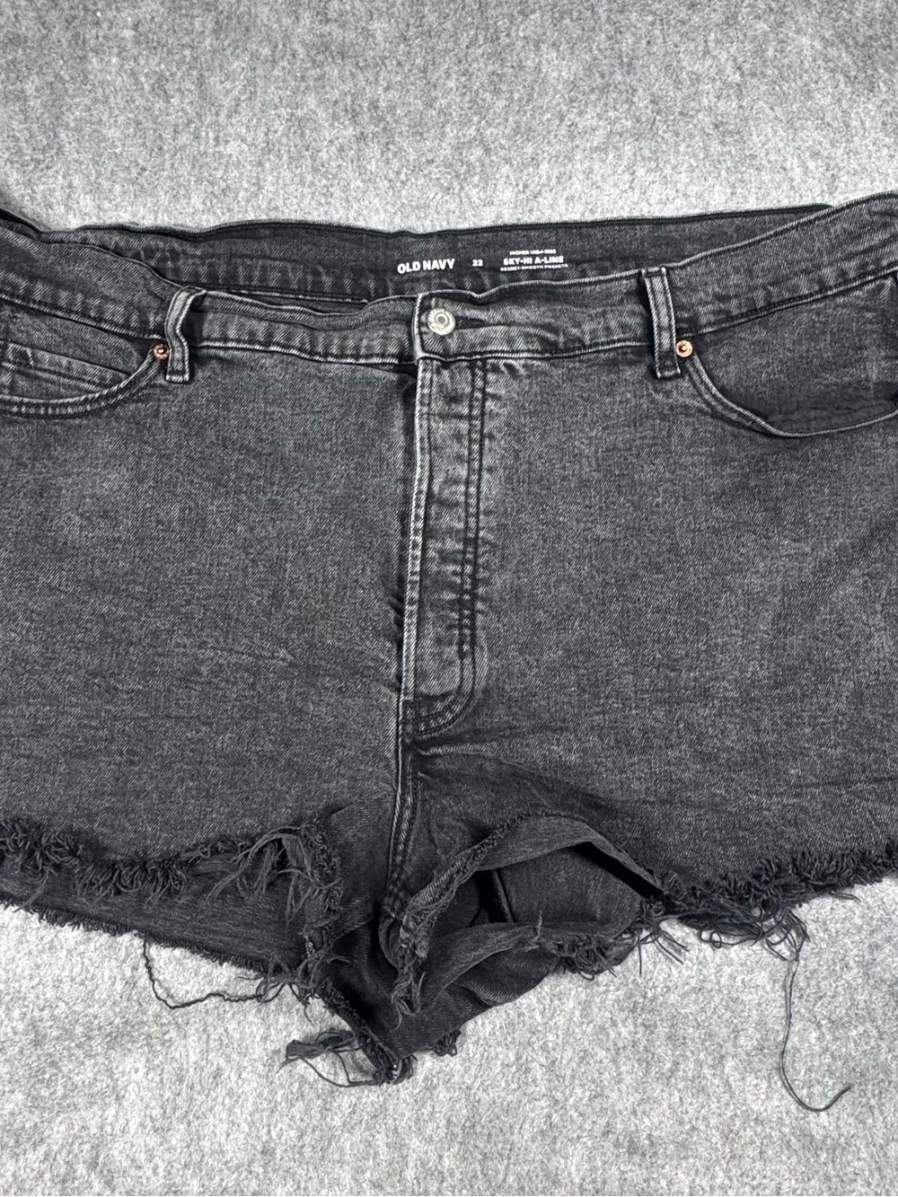 Old Navy Sky-Hi A-Line Denim Shorts Size 22 Black Dark Wash Button Fly Frayed